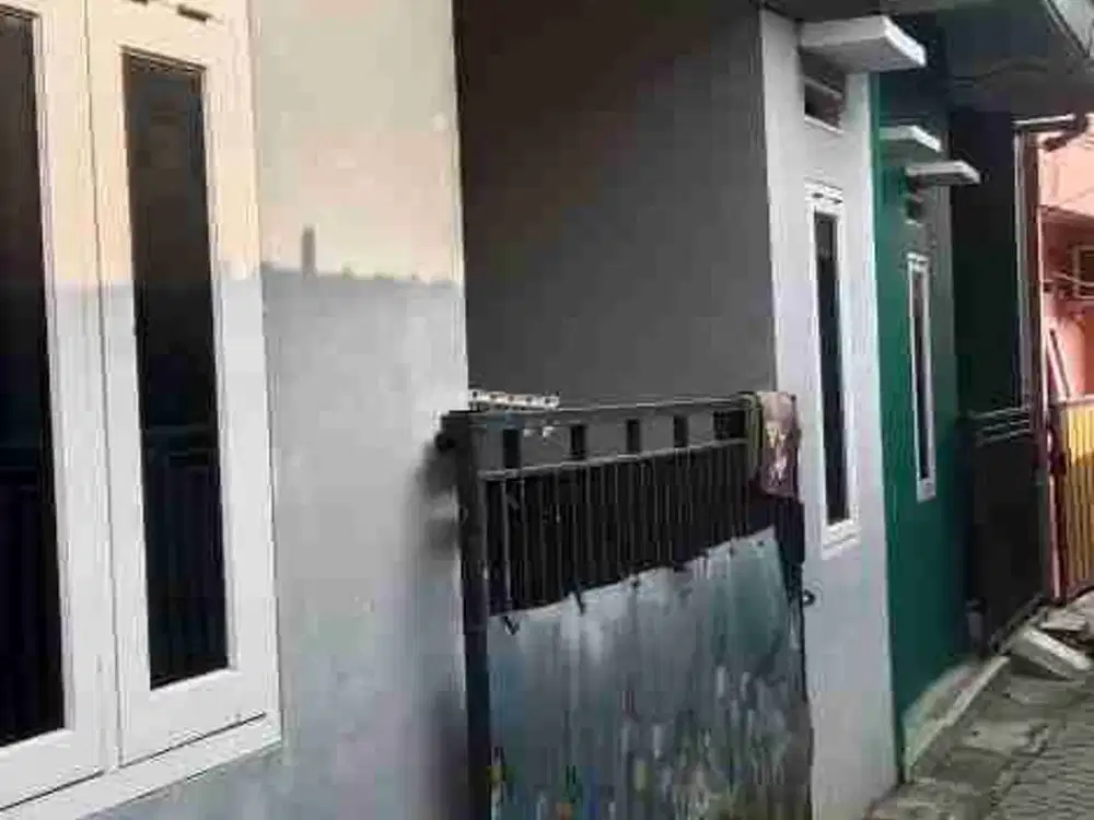 Di jual cepet rumah minimalis permanen scond kondisi bagus rapih terawat di larangan impres Ciledug Tangerang kota.