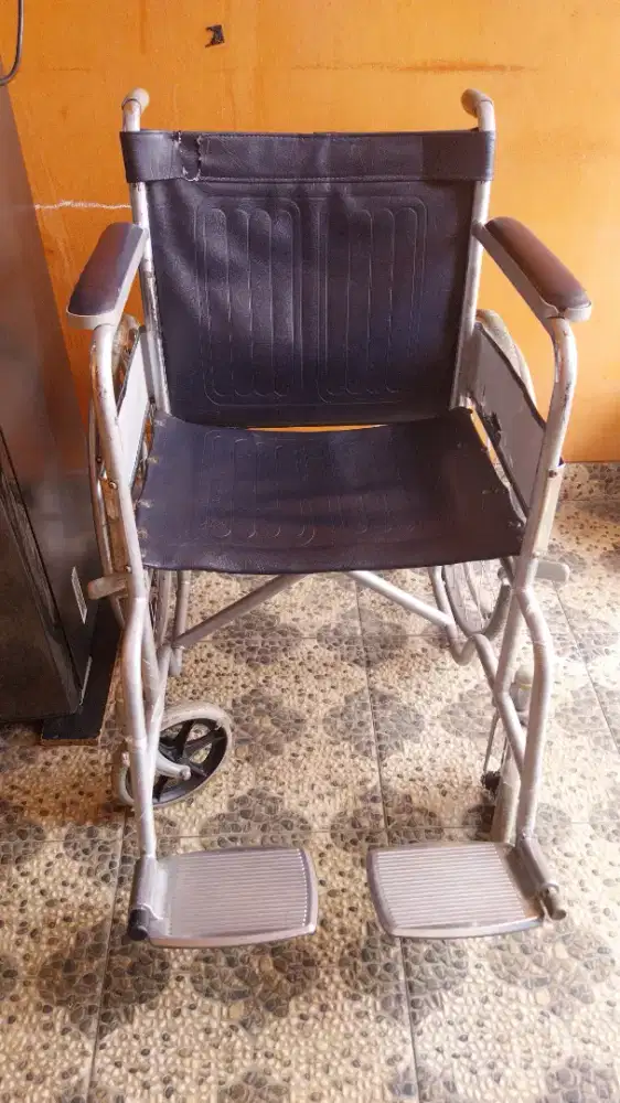 Kursi Roda Manual Dewasa – Bekas, Masih Layak Pakai