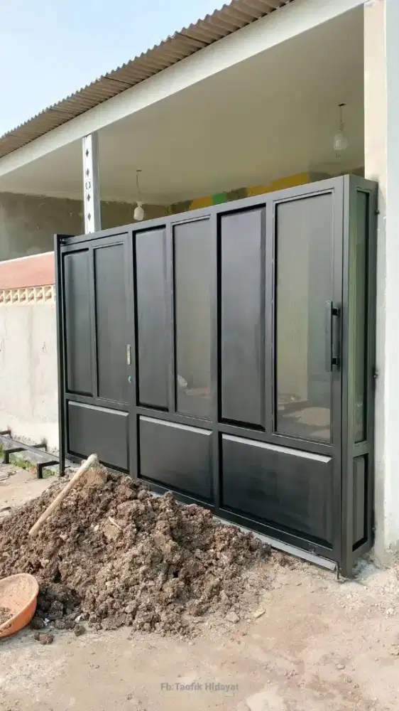 Pagar gerbang tempahan