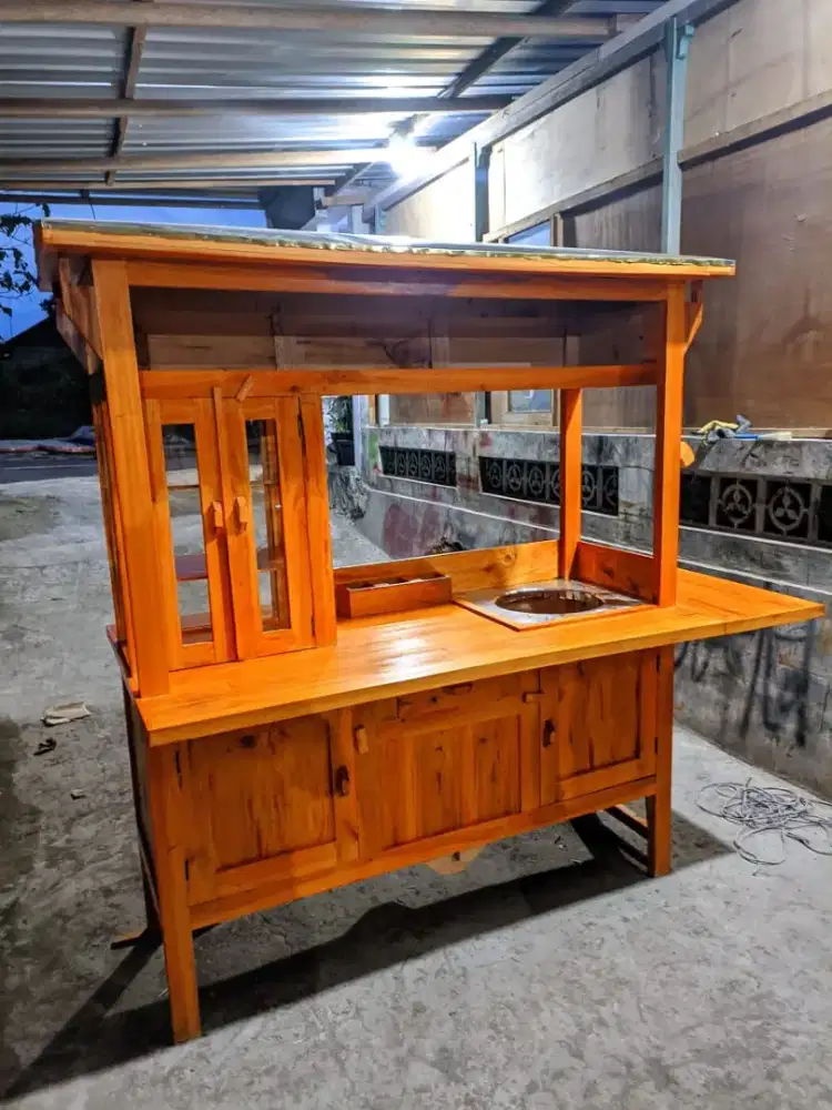 Gerobak soto, gerobak angkringan, gerobak mie ayam, gerobak sate, dll