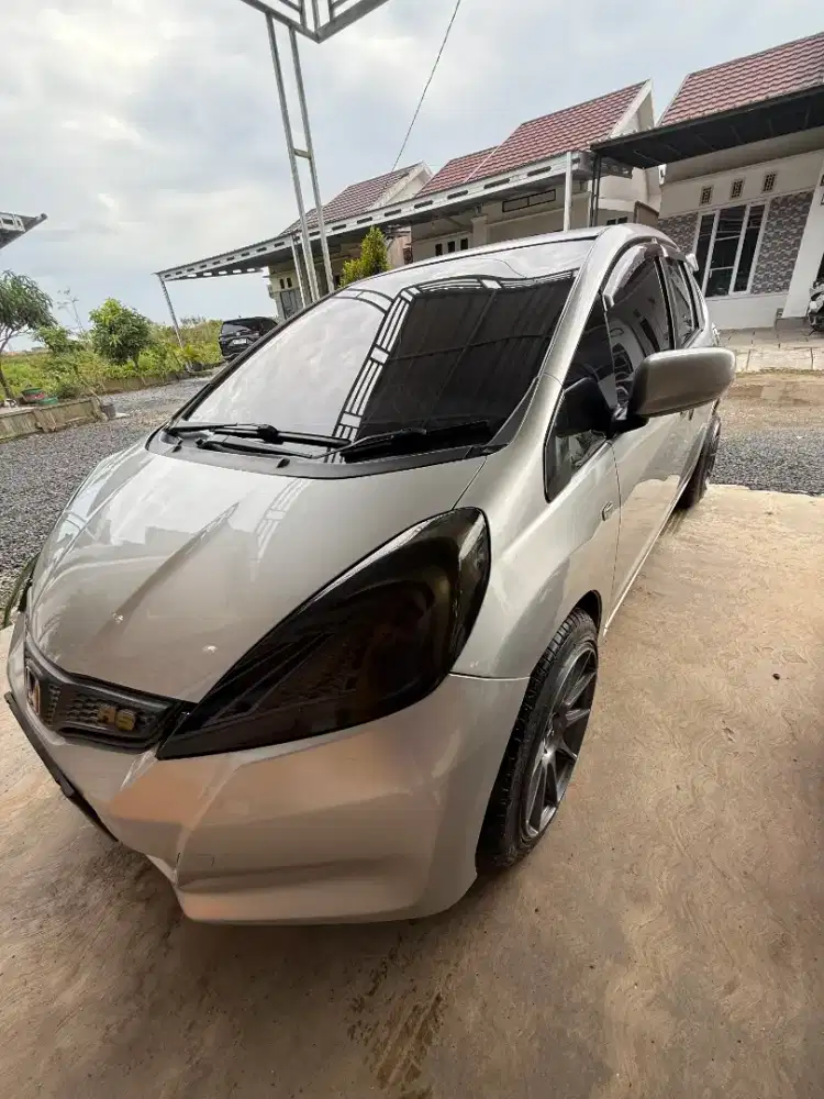 HONDA JAZZ 1.5 MANUAL MOBIL KESAYANGAN