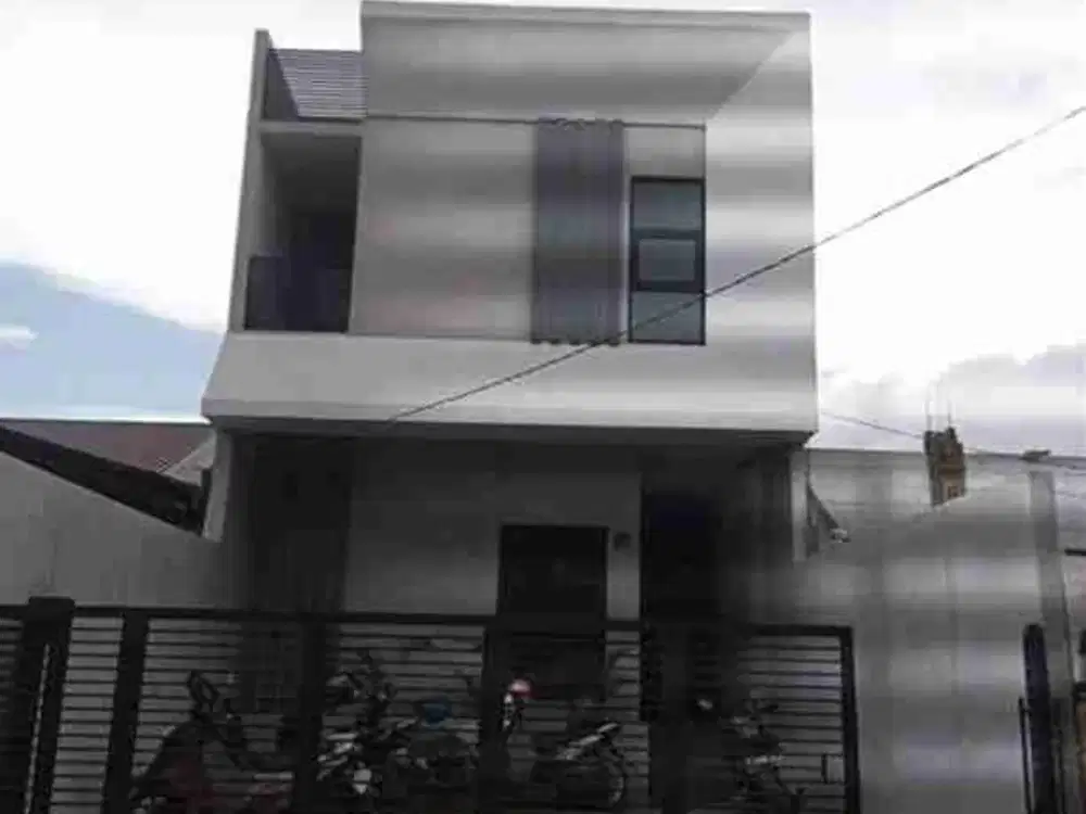 Rumah Baru Gaya Industrial Dengan halaman belakang luas di Sayap Turangga