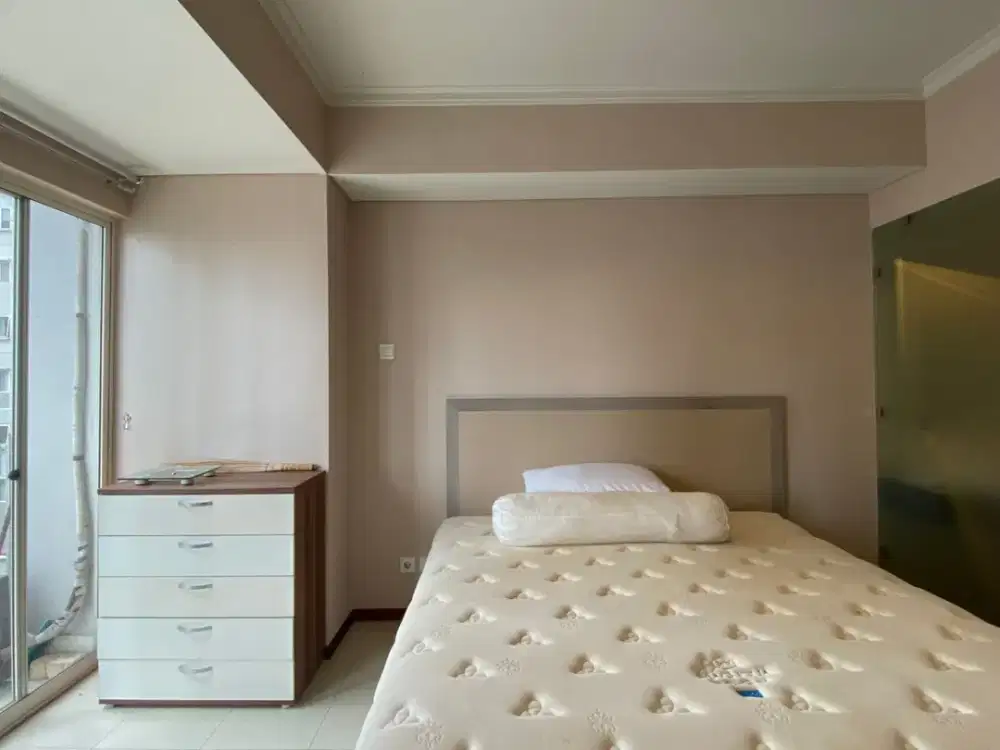 Disewakan Studio Semi Furnish Bagus di Apartemen Royal Mediterania Garden