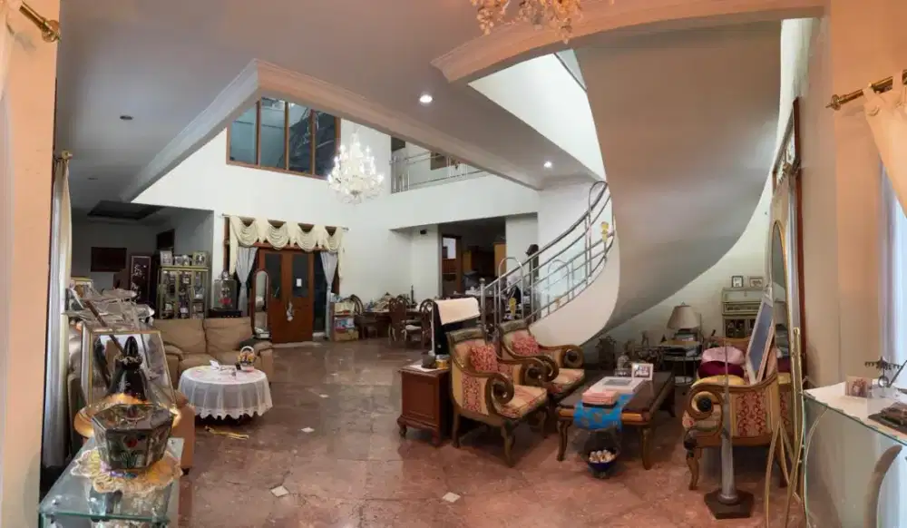Dijual rumah 2 lantai dan 1 basement di Setra Duta Bandung