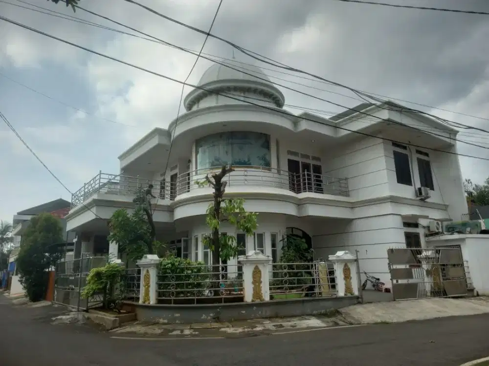 Dijual Rumah Megah Posisi Hook di Taman Pulogebang Cakung, Jakarta Timur