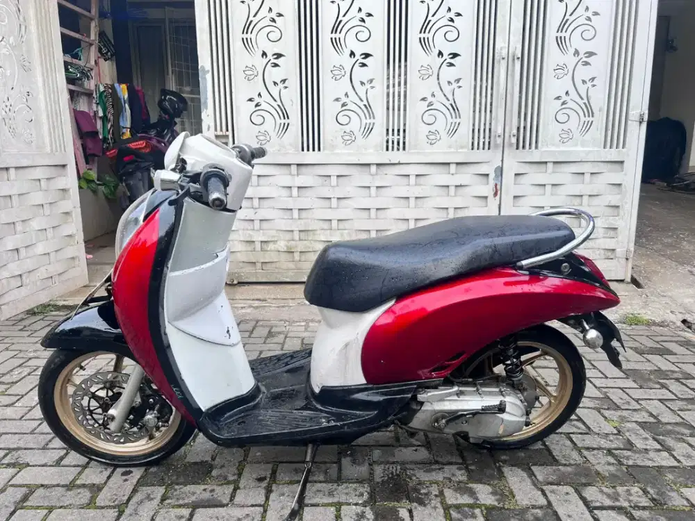 Honda scoopy tahun 2011 plat d