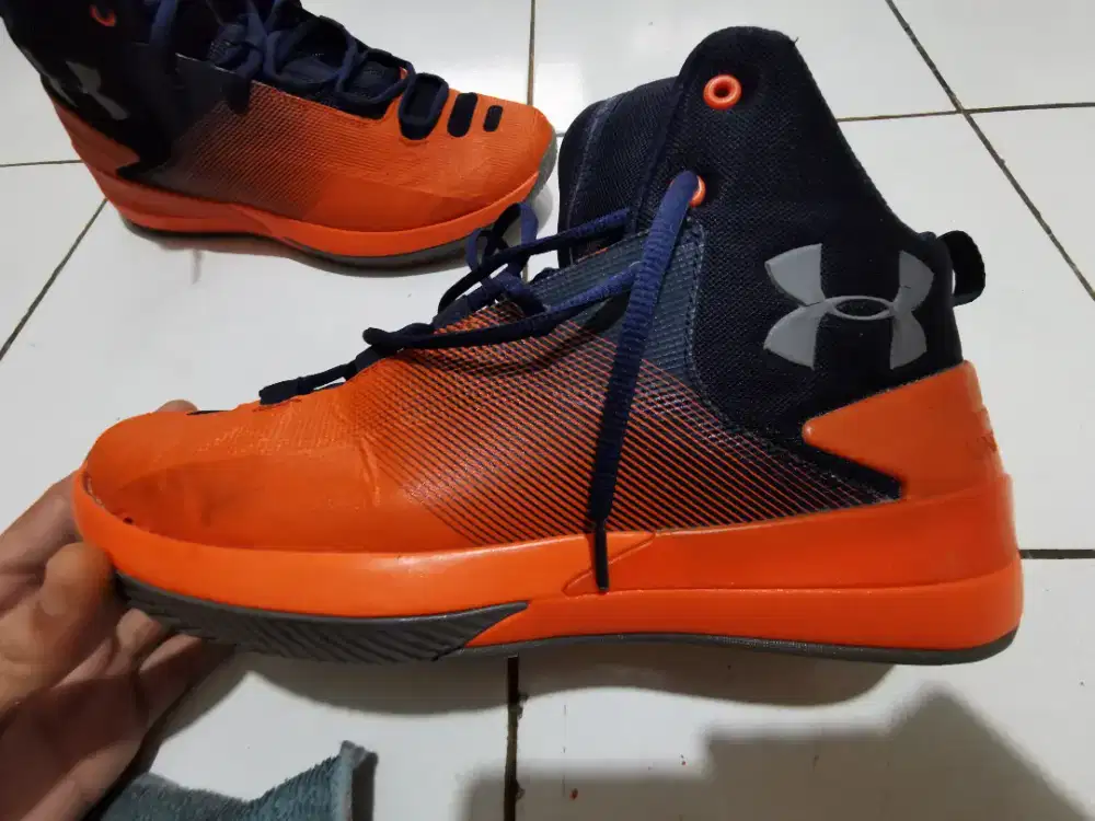 Sepatu Air Jordan High dan Under Armour