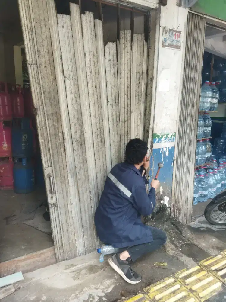 Service/pasang baru rolling door (1) Tapos Depok Jawa Barat