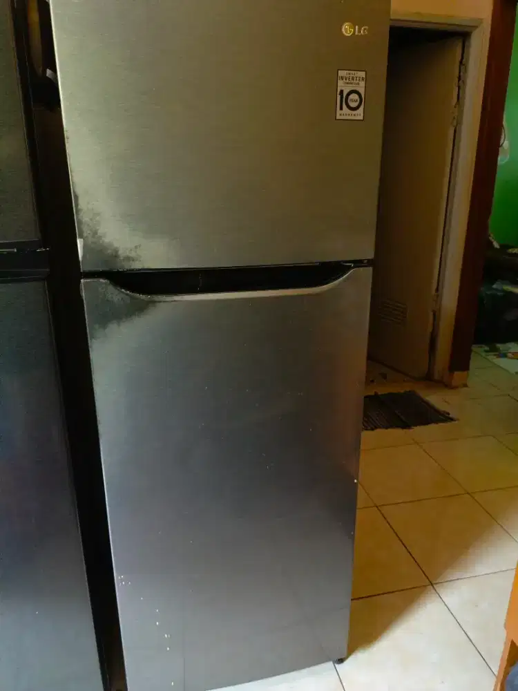 Jual kulkas 2 pintu.