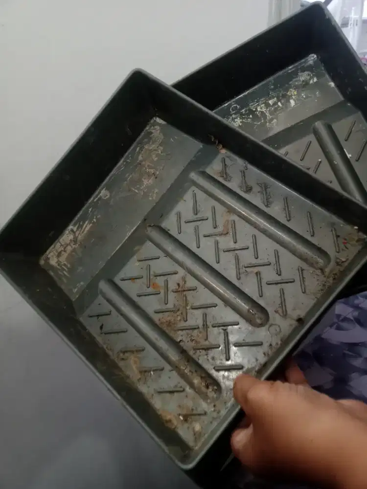 Perabotan bekas proyek