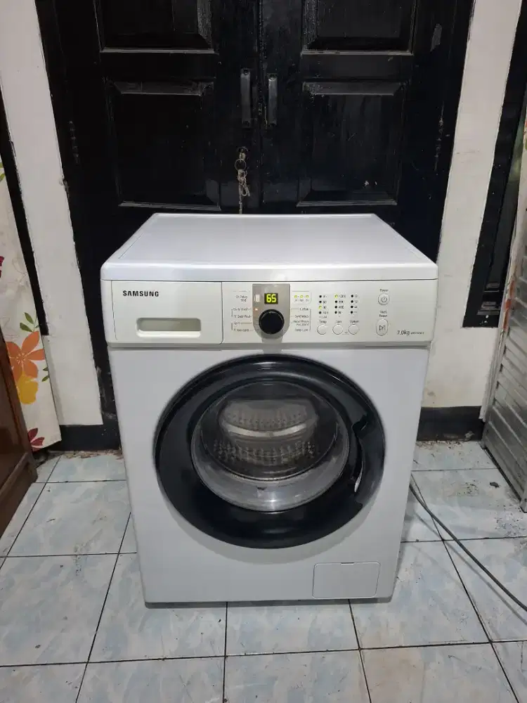 Mesin cuci otomatis satu tabung merk Samsung