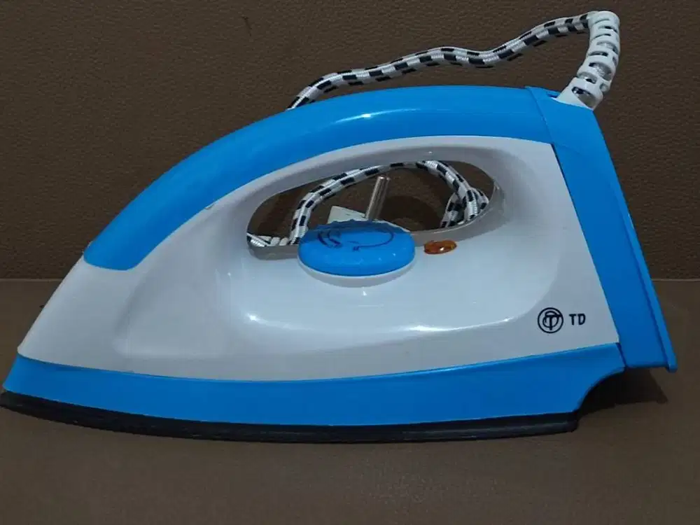 Setrika Kering Elektronik  TD 666 – Biru Putih - Like New