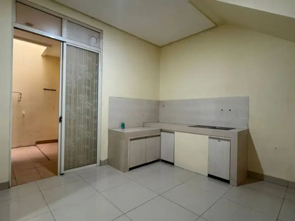 Rumah Bagus Di Green Lake City Luas 4x15 2 Lantai Berikut AC 3 Unit