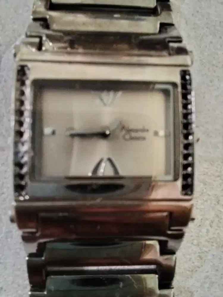 Di tawarkan jam tangan cewek bagus merk Alexander Cristie normal oke