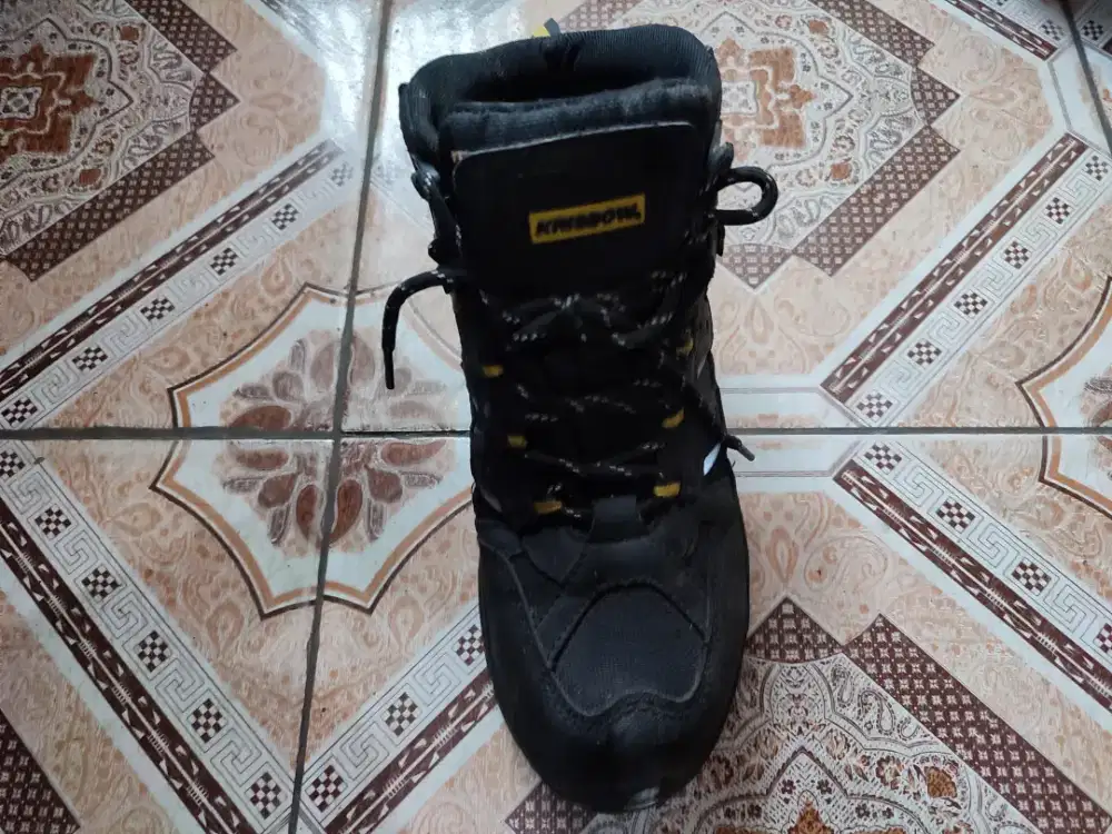 Sepatu KRISBOW ORiGiNAL,size40.JUAL Cepat.Beli dari baru,tapi GakMuat.