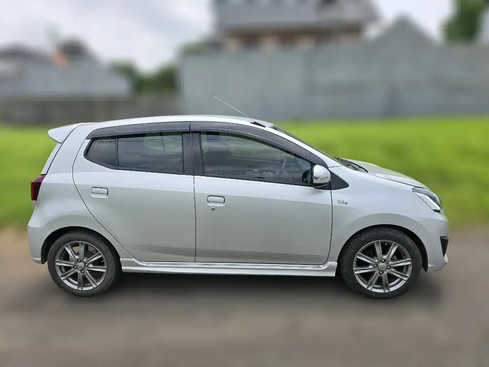 DIJUAL : Daihatsu Ayla 1.2 R -MT
