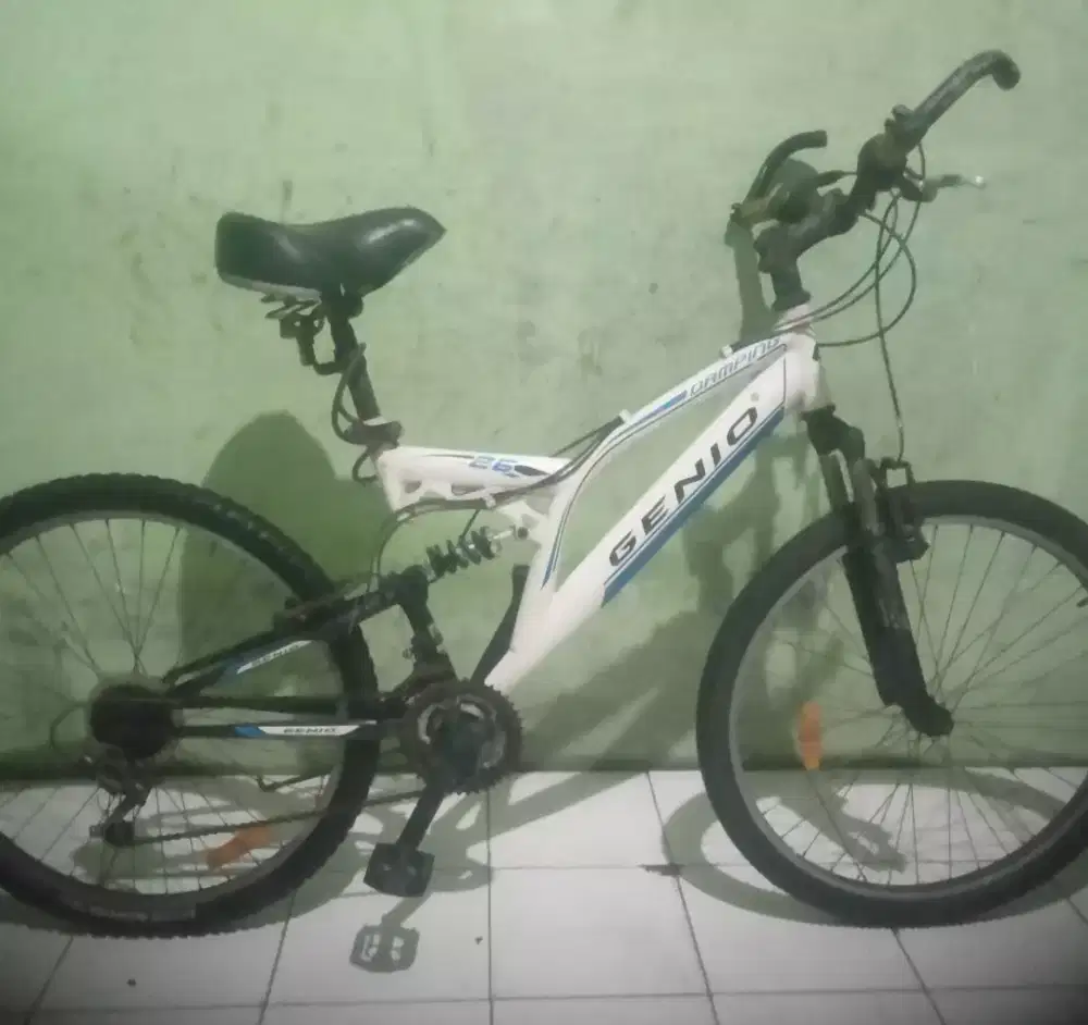 Sepeda gunung Genio UK 26