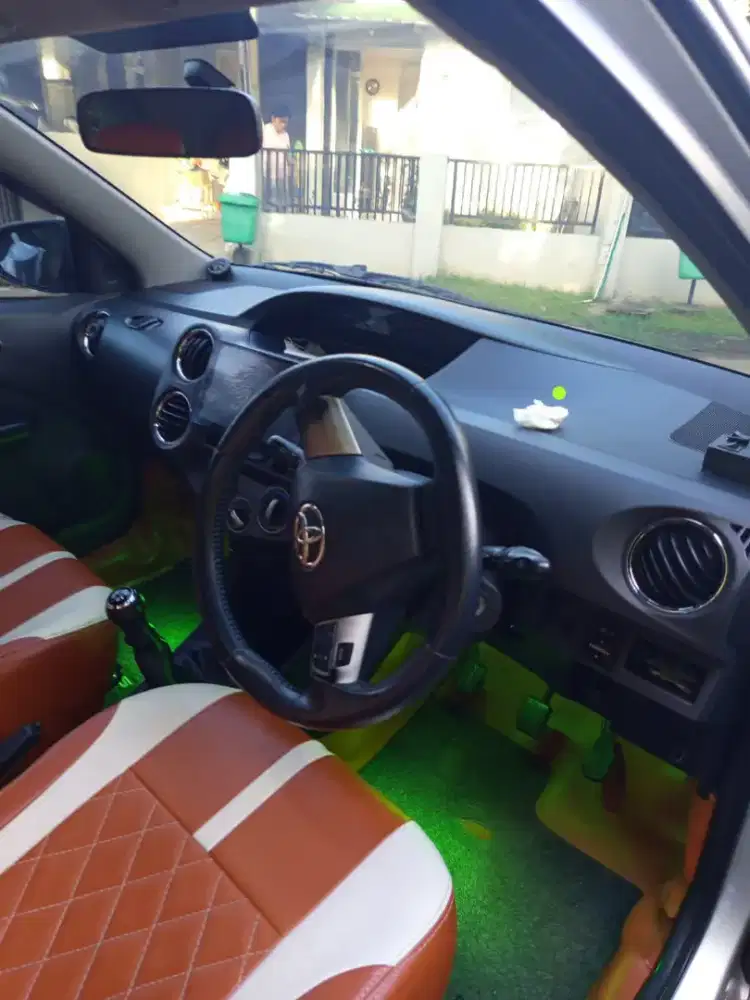 Toyota Etios type g Silver THN 2015 Pajak hidup 95 juta maaf tanpa tp