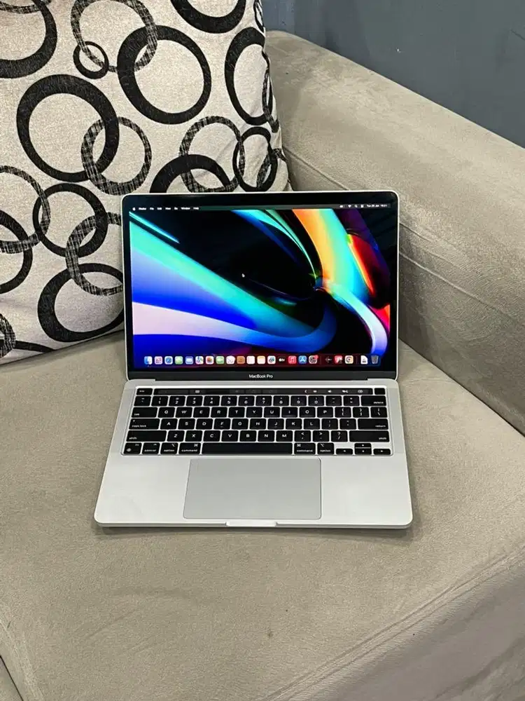 Macbook Pro M1 13”  8/512GB Silver ex iBox Mulus Like New