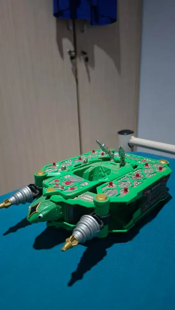 Power Rangers Ninja Storm Dragonforce Tank Zord toy.