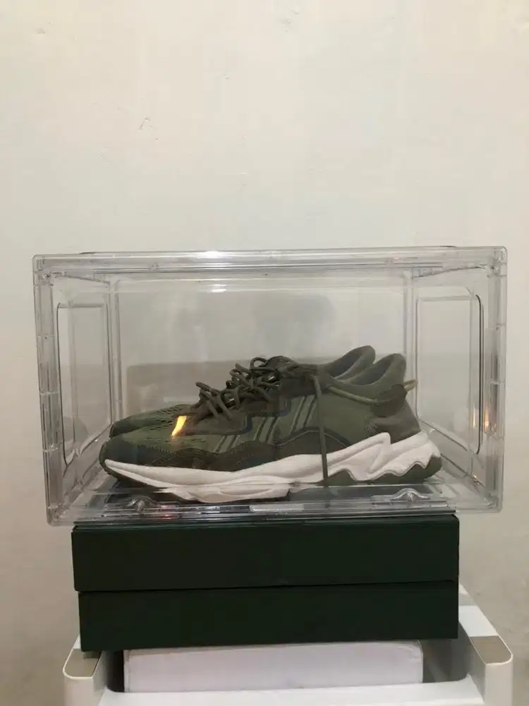 Box Akrilik Sepatu