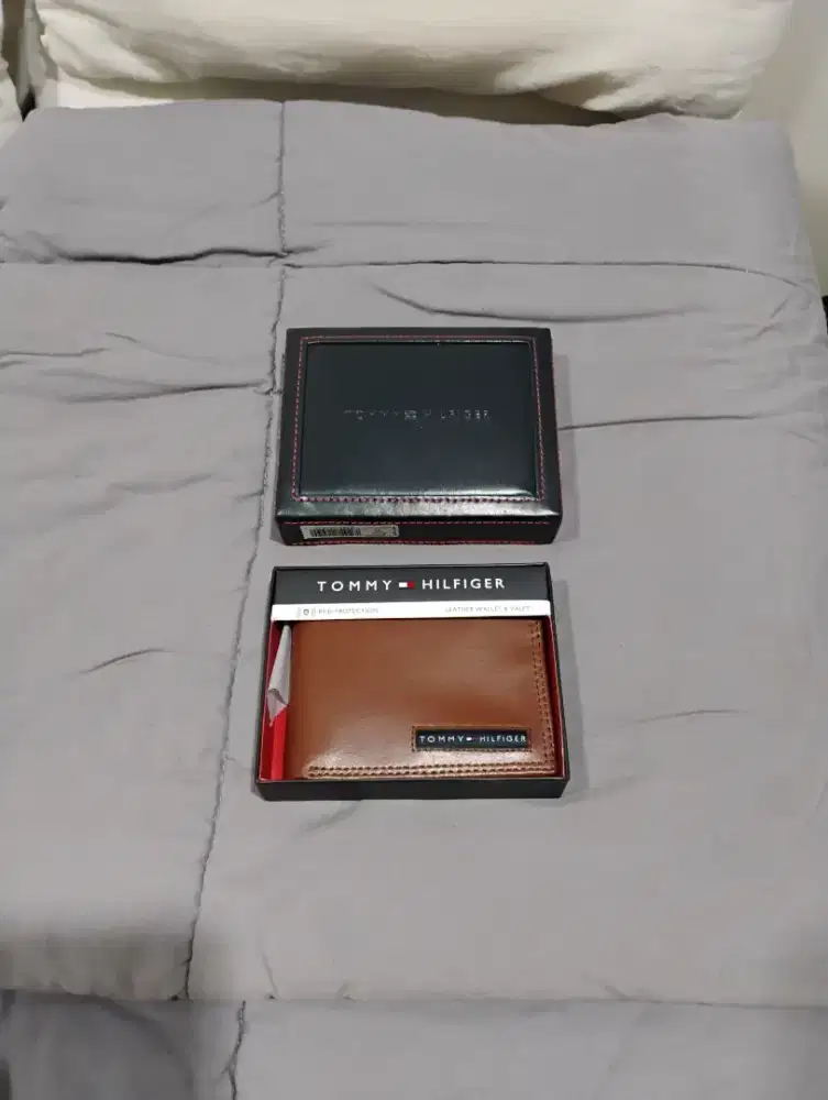 Dompet Pria Tommy Hilfiger Bifold Wallet