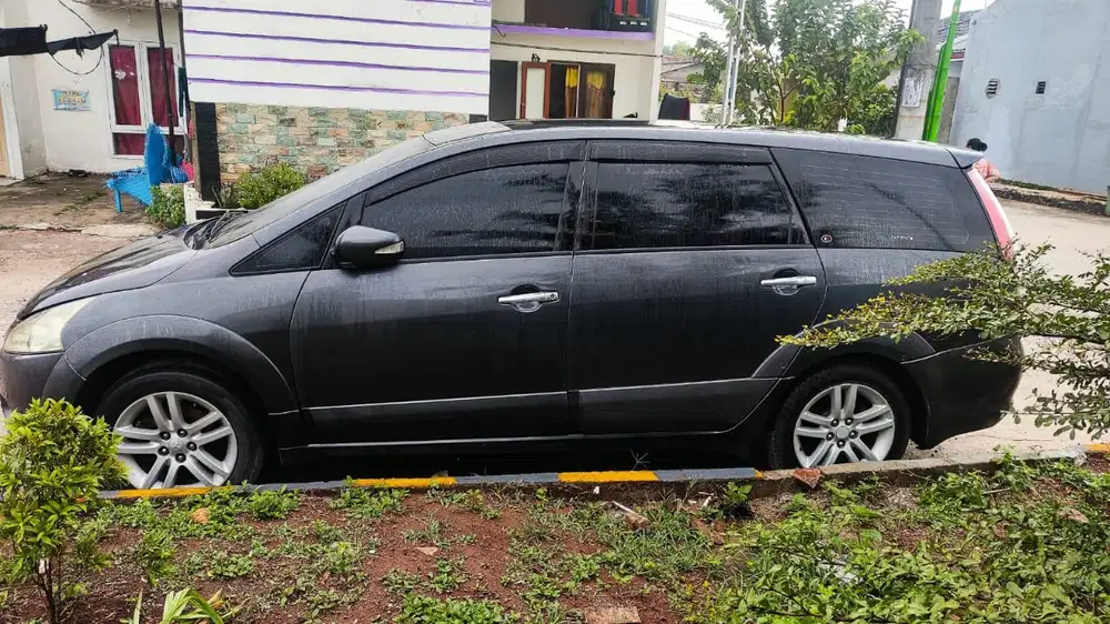 Mitsubishi Grandis 2008 Bensin