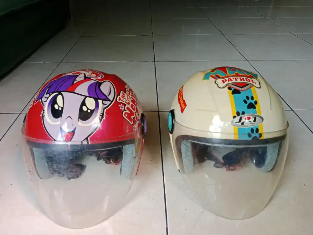 Helm anak sepasang