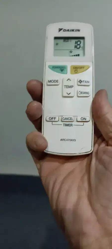 AC Daikin Low Watt 3/4 pk masih terpasang Dingin