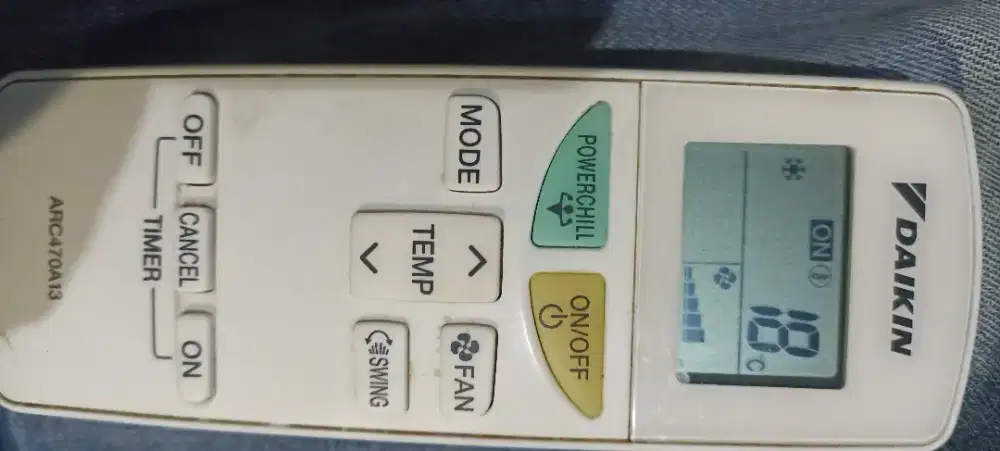 AC Daikin 1,5 Pk orisinil masih terpasang DiNGIN