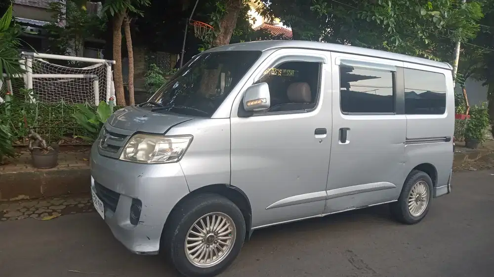 Daihatsu Luxio 2010 Bensin