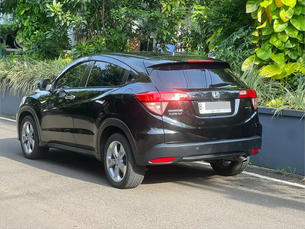 SEPERTI BARU ! Honda HR-V 1.5 E CVT TH 2018 2019