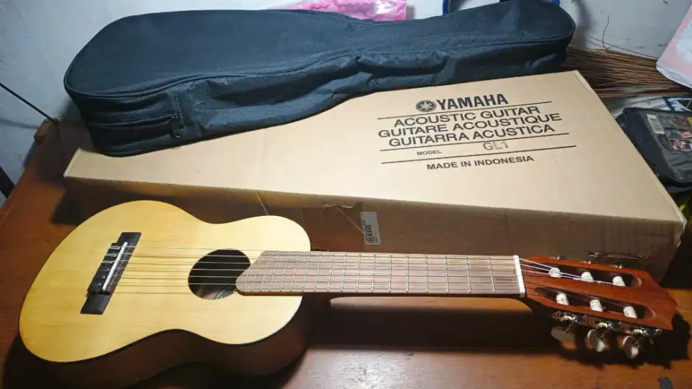 Yamaha GL1 - Guitalele  ORIGINAL