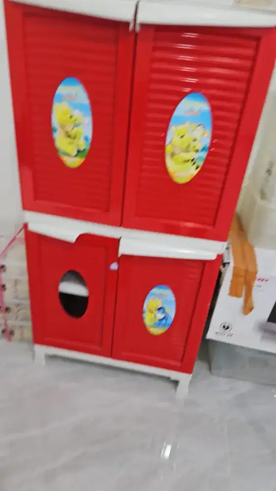 Lemari pakaian plastik