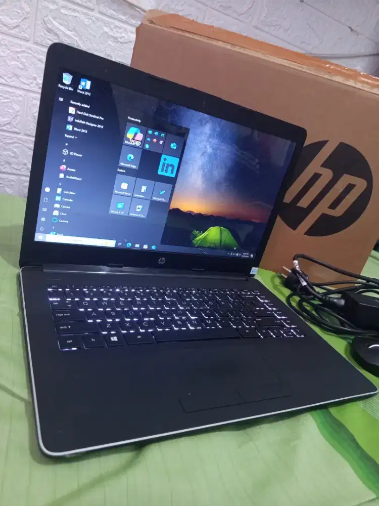 laptop HP 14  . AMD A9. Ram 8gb/SSD   . siap pakai