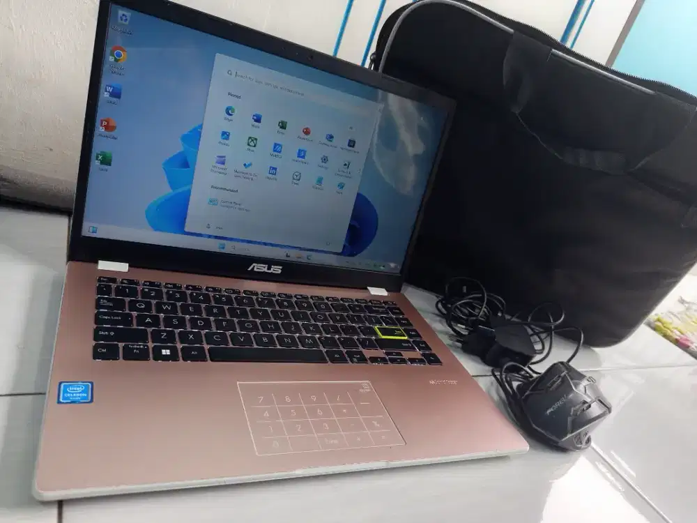 Laptop Asus E410M Ram 4gb/SSD 512gb  .batre awet .