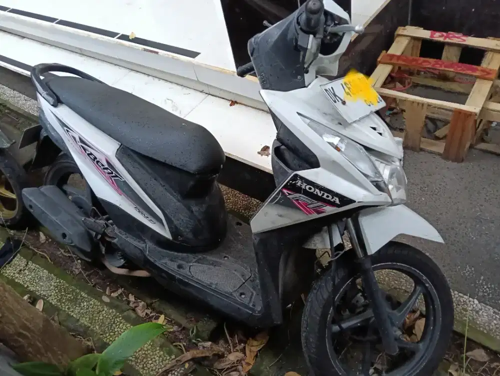 Dijual Honda Beat 2013 putih mulus