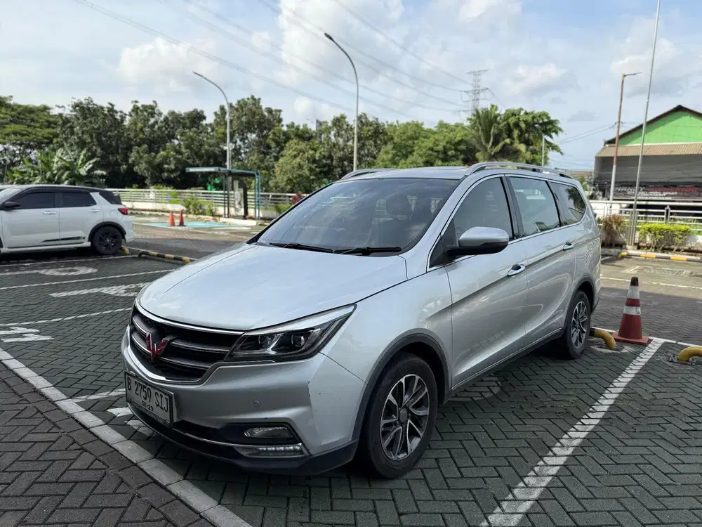 Wuling Cortez 1.8 Lux AMT Automatic 2018
