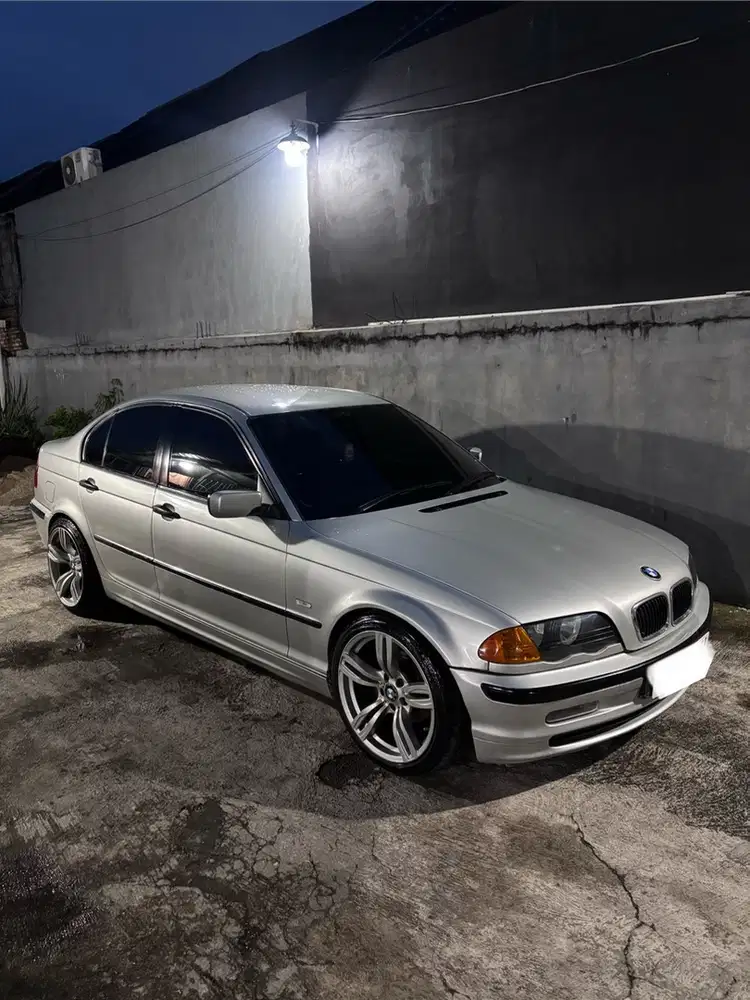 BMW 318i 2000 Bensin