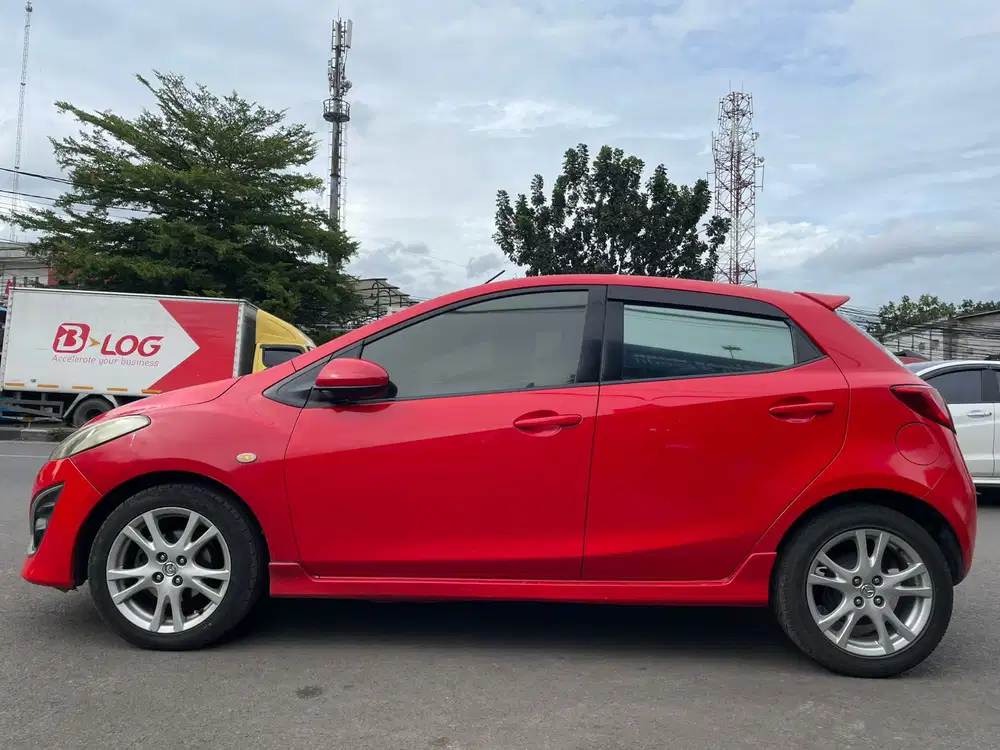 Mazda 2 2010 Bensin