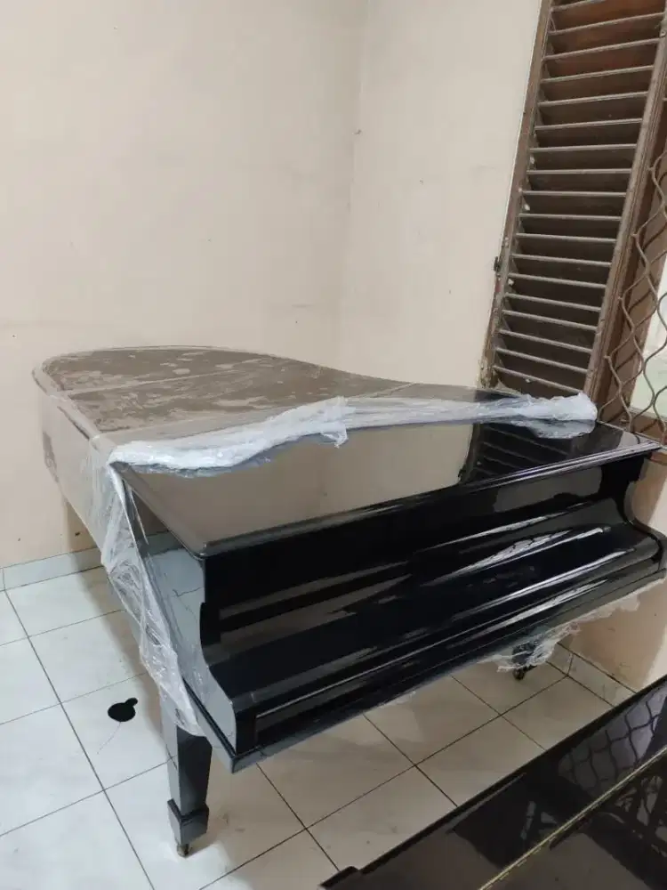 Grand piano GERHARD ADAM hitam mulus