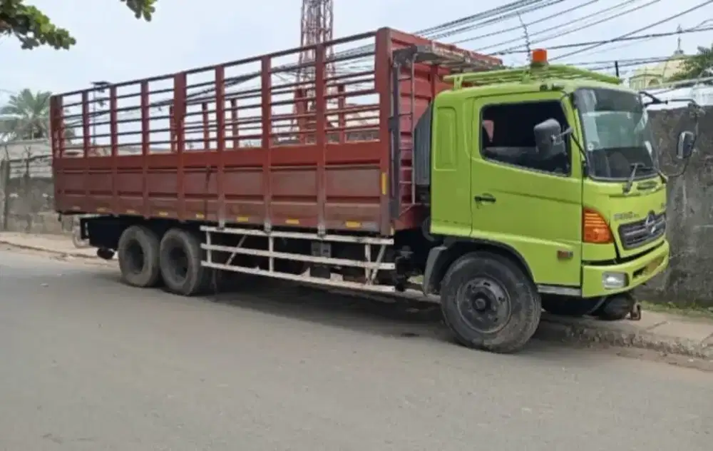 Hino FL 260 JT tronton 6x2 bak besi central 2014 long 8.5 m