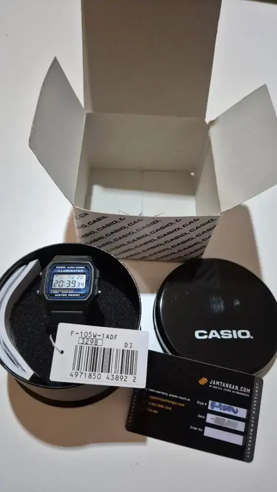 Casio F 105W Like New