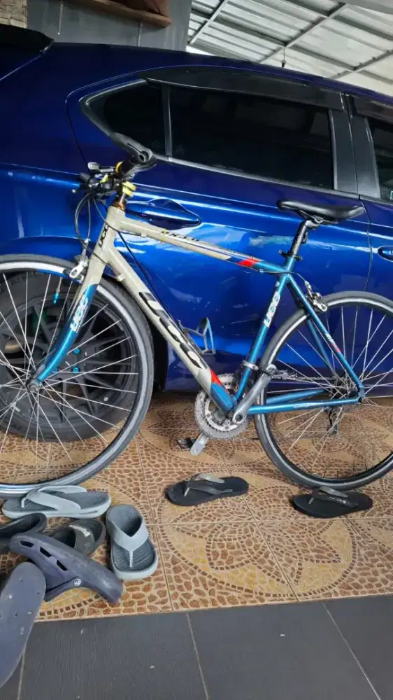 Sepeda hybrid sepeda balap