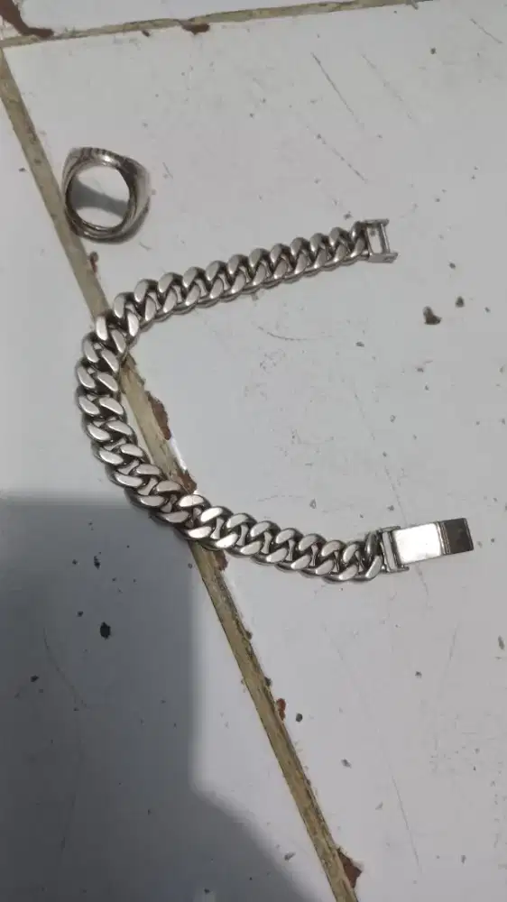 Gelang perak dan ikatan cincin total berat 70 gram