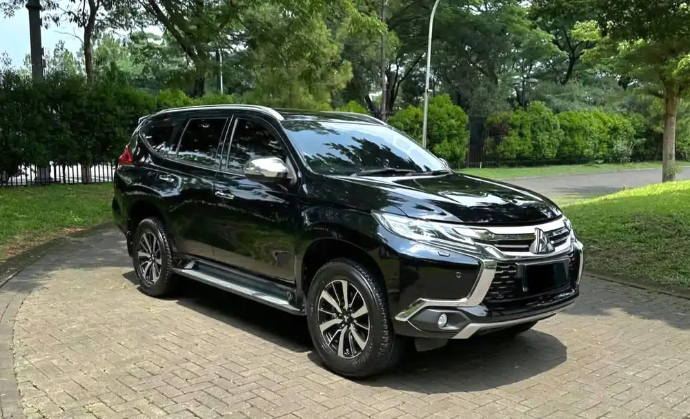 Pajero Sport Dakar 2018/17 Hitam Sunroof