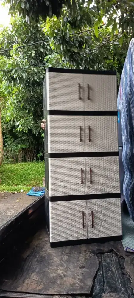 Lemari plastik 4 pintu