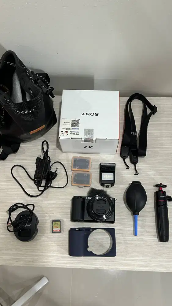 KAMERA ZV-E10 (MASIH GARANSI DAN LENGKAP)