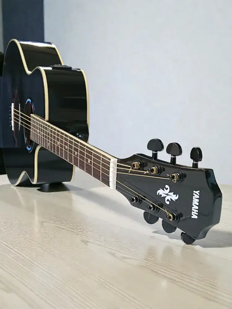 Gitar akustik elektrik yamaha apx