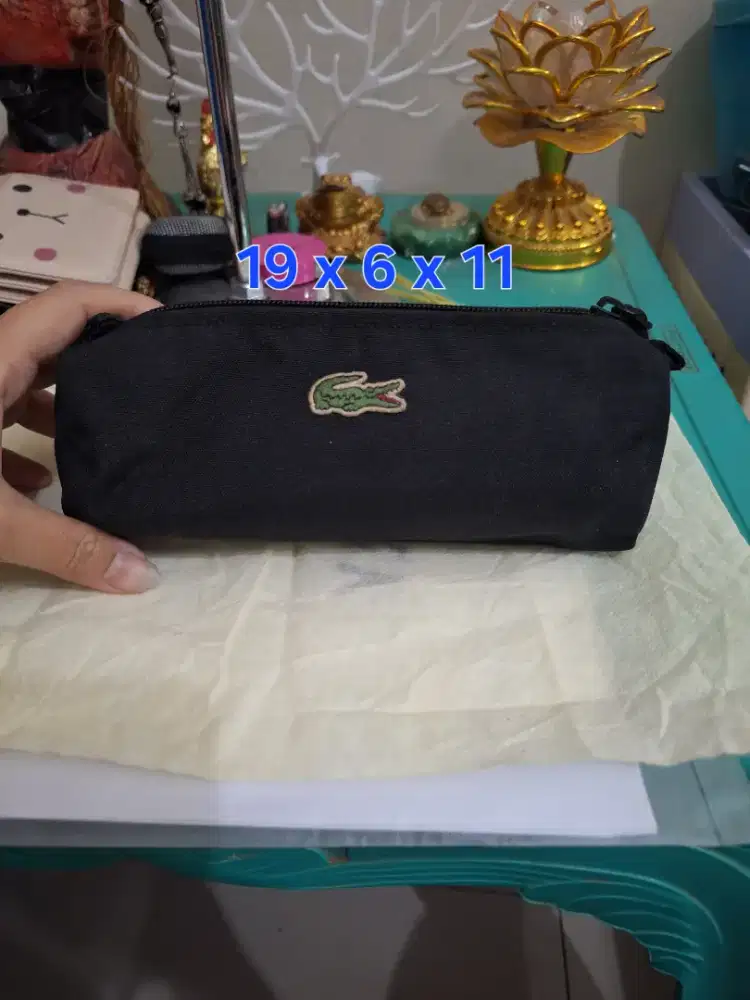 Dompet branded 
Lacoste uk 19 x 6 x 11 
Limited edition 
Barang terawa
